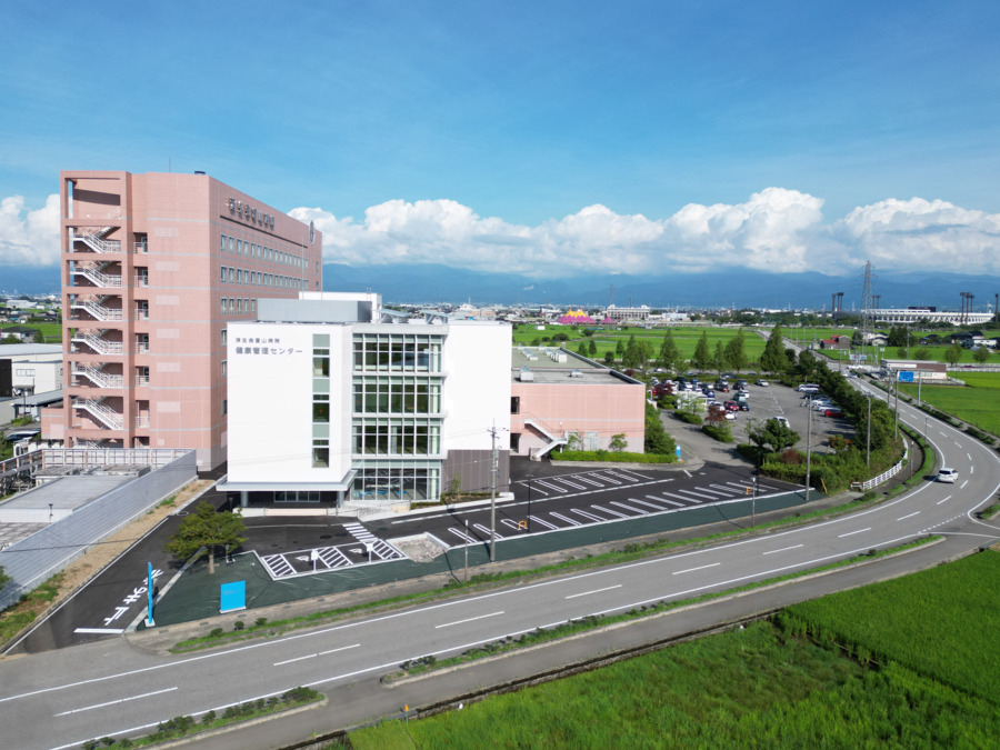 富山県済生会富山病院（保育士の求人）の写真2枚目：令和６年８月に完成した健康管理センター棟です。