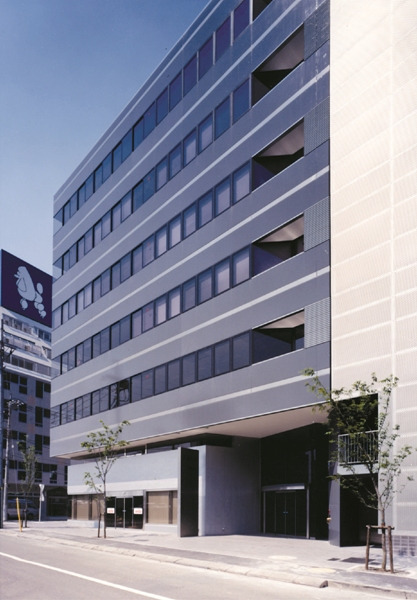 株式会社メディナの写真2枚目：新横浜駅から徒歩８分ほどのオフィスビルの８階がラボとなっています。