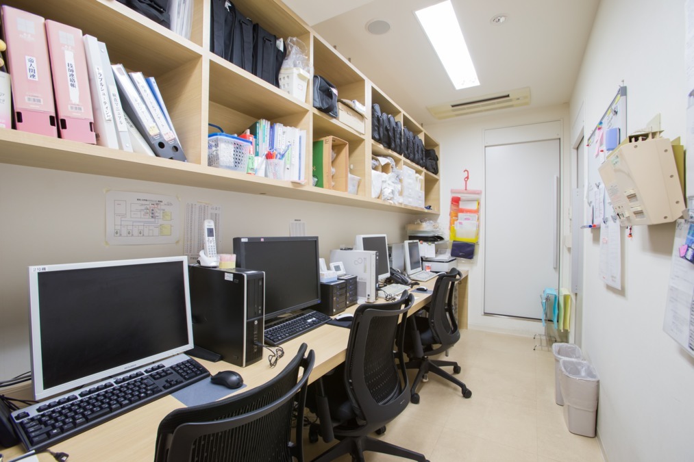 御茶ノ水呼吸ケアクリニック（臨床検査技師の求人）の写真3枚目：解析室