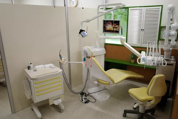 エスト歯科 イオンスタイルせんげん台の写真2枚目：院長は歯周病認定医です