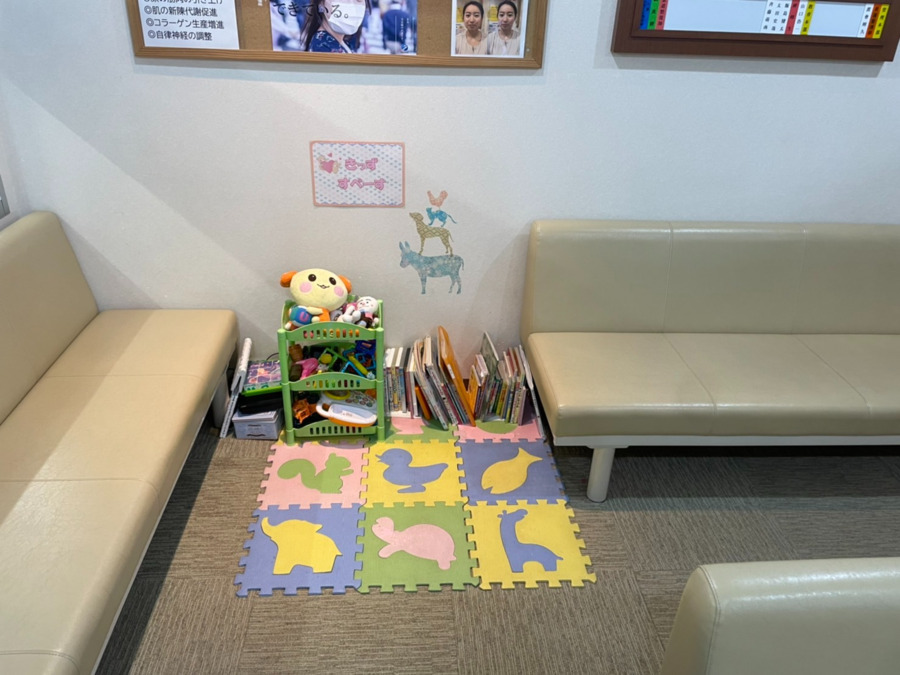 共立総合整骨院 本厚木院(柔道整復師の求人)の写真11枚目:お子さん連れの患者様にも安心して通っていただける環境を整えています。