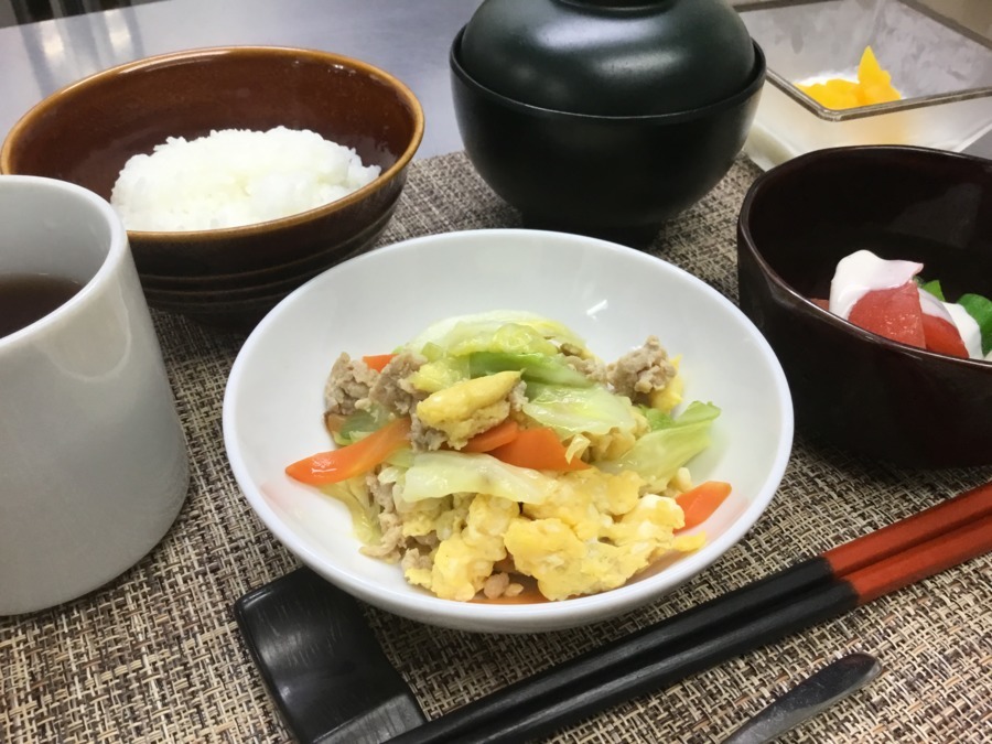 株式会社リエイ 参宮橋脊椎外科クリニック内の厨房の写真2枚目:管理栄養士監修のバランスのとれた献立です