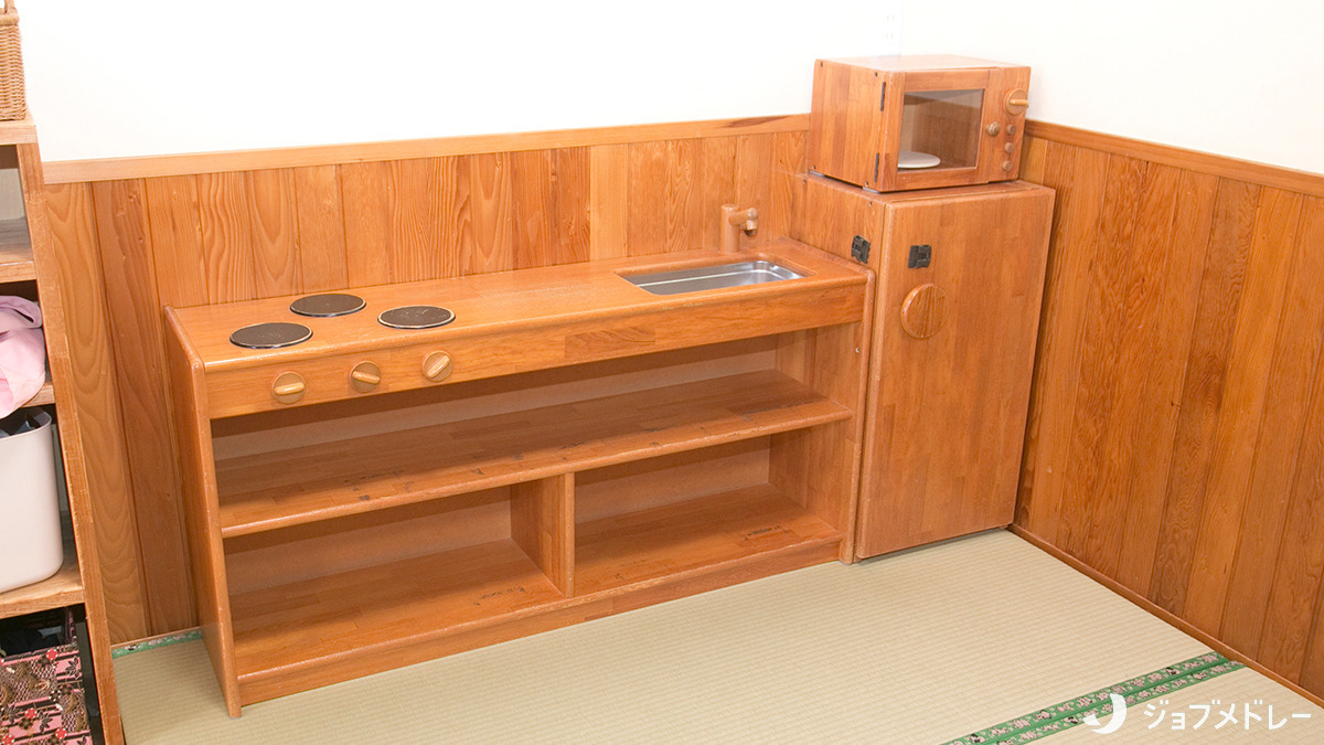 幼保連携型認定こども園にじのね（保育士の求人）の写真10枚目：こだわりの木製のおままごと道具です