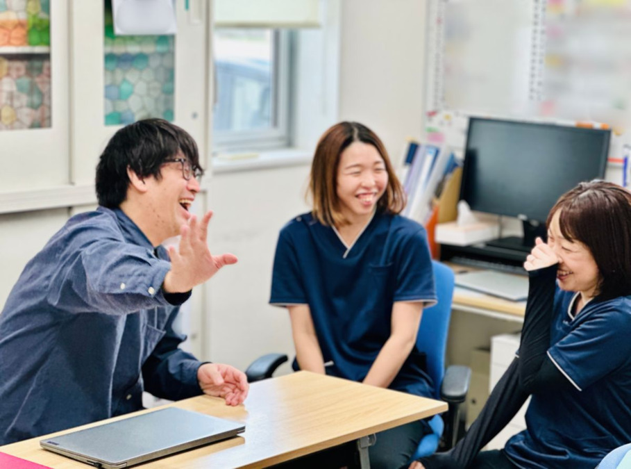 フォンテーヌ横浜町田弐番館（介護職/ヘルパーの求人）の写真3枚目：役職の垣根のない、風通しの良い職場です◎