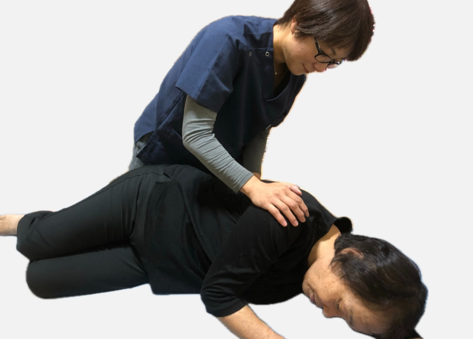 アイジュ鍼灸マッサージ院（あん摩マッサージ指圧師の求人）の写真4枚目：施術の様子。