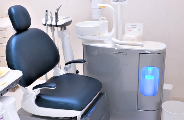クローバー歯科(歯科衛生士の求人)の写真3枚目:最新のユニット。ユニット内の水も消毒。