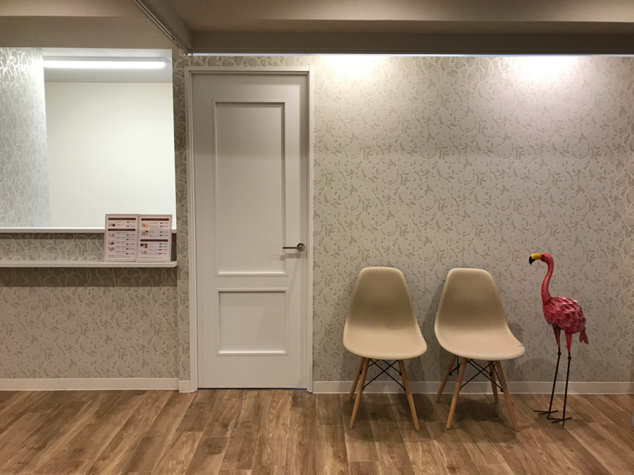 悠然堂治療院 横浜鶴見店の写真2枚目:白を基調とした落ち着いた内装です