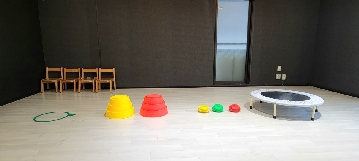 ハッピーテラス 第三千駄木教室(児童指導員/指導員の求人)の写真6枚目:運動が苦手な子も一歩一歩取り組んでいます