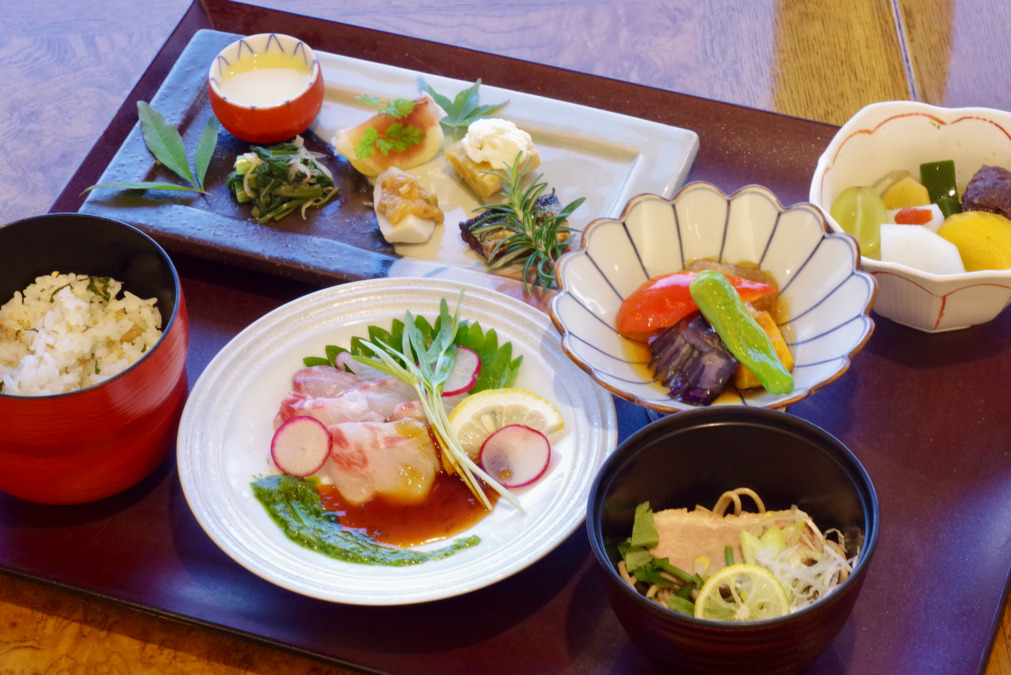 株式会社京料理花萬　サービス付き高齢者向け住宅　絆つつじの宿り厨房（調理師/調理スタッフの求人）の写真4枚目：