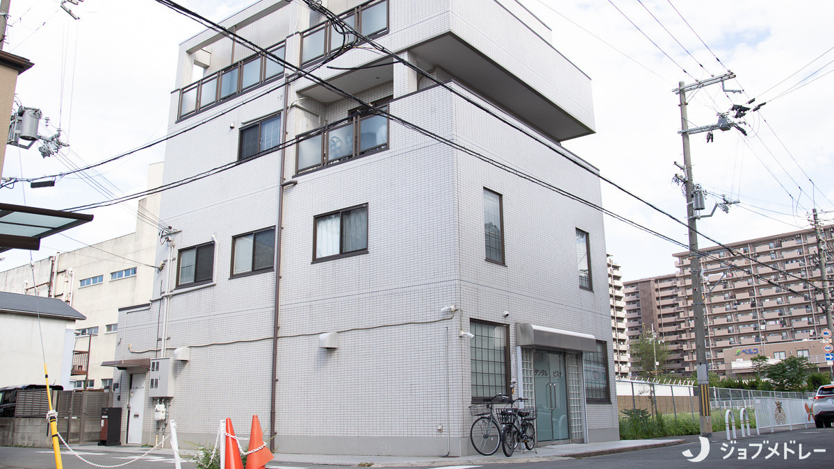 デンタルビスナ（歯科技工士の求人）の写真9枚目：20代～50代のスタッフが活躍しています。