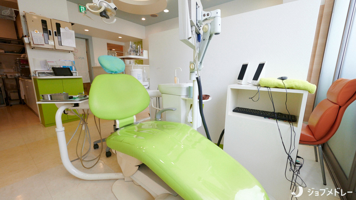 医療法人上本町おとな・こども矯正歯科（歯科衛生士の求人）の写真13枚目：パーテーションで区切られた半個室タイプのユニットです