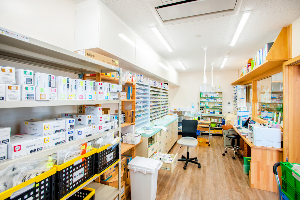 辻薬局 栄町店（薬剤師の求人）の写真6枚目：辻薬店　栄町店　調剤室2