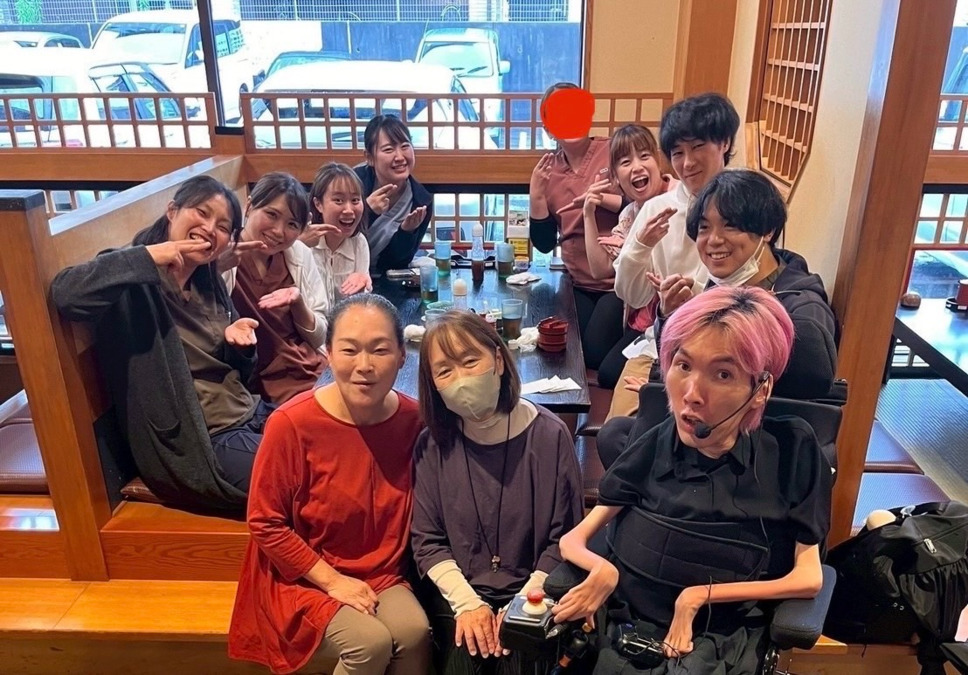 訪問看護ステーション　ぶらうんらっと（言語聴覚士の求人）の写真4枚目：月1ランチ会の様子