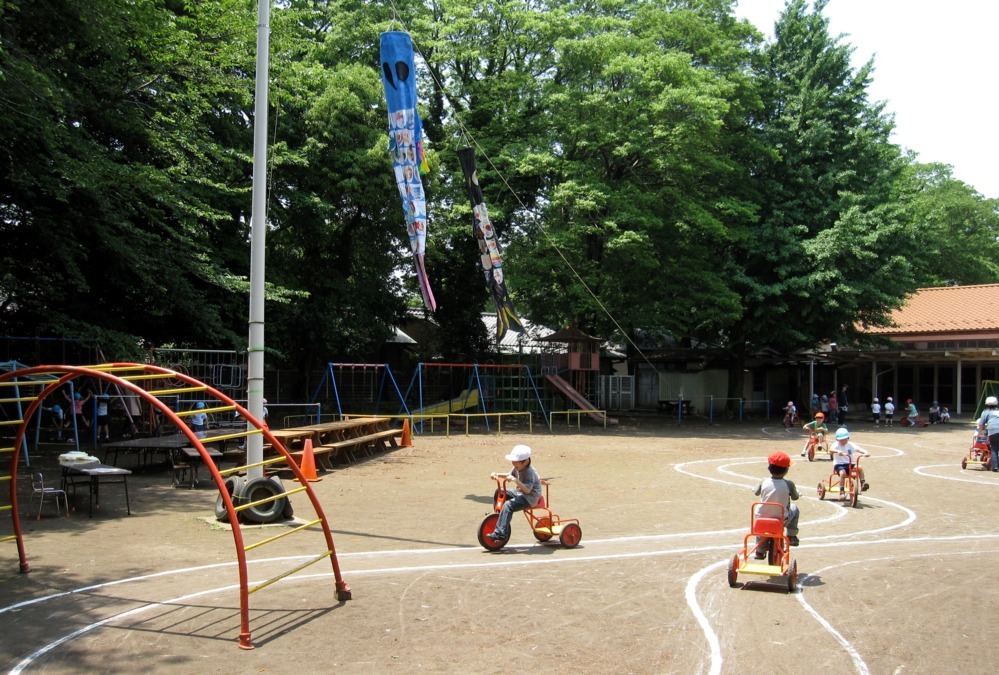 真間山幼稚園の写真2枚目：子どもたちの自主性を尊重し、主体的な遊びを大切にしています。