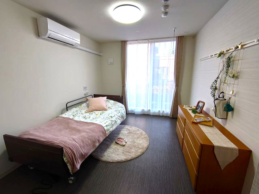 ミモザ横濱楓苑介護付きホームの写真6枚目：居室です。私達は、その人らしさを大切にしたケアの提供に尽力して参ります！
