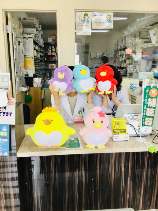 あいち薬局長興寺(調剤事務の求人)の写真3枚目:全員大集合です、マスクの下も笑顔でお待ちしております。