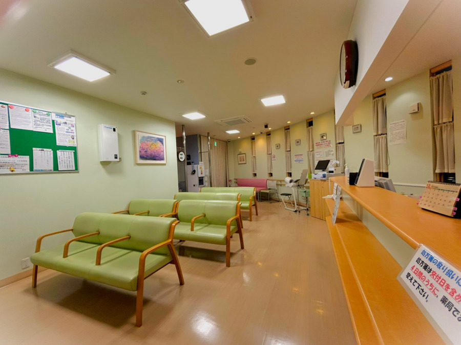 板倉内科・糖尿病クリニック（臨床検査技師の求人）の写真3枚目：待合室