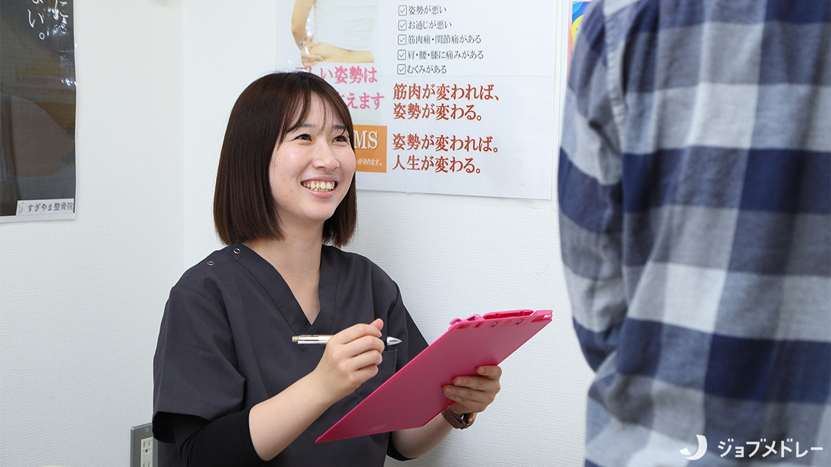 すぎやま鍼灸整骨院 上尾中央院(柔道整復師の求人)の写真9枚目:まずはカウンセリングでお話をお伺いしています