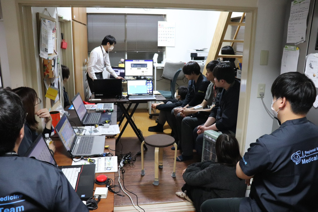 スマイル優訪問看護ステーション 西新井(看護師/准看護師の求人)の写真3枚目:定期勉強会の様子