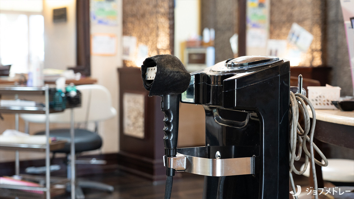 ローテローゼ 栃木イオン前店(美容師の求人)の写真12枚目:薬剤の浸透を助けるナノジェットスチーマーです