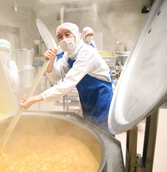 日本国民食株式会社 多摩市学校給食南野調理所内の厨房(調理師/調理スタッフの求人)の写真2枚目: