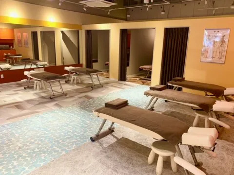 カラダファクトリー クロス向ヶ丘店（整体師の求人）の写真2枚目：