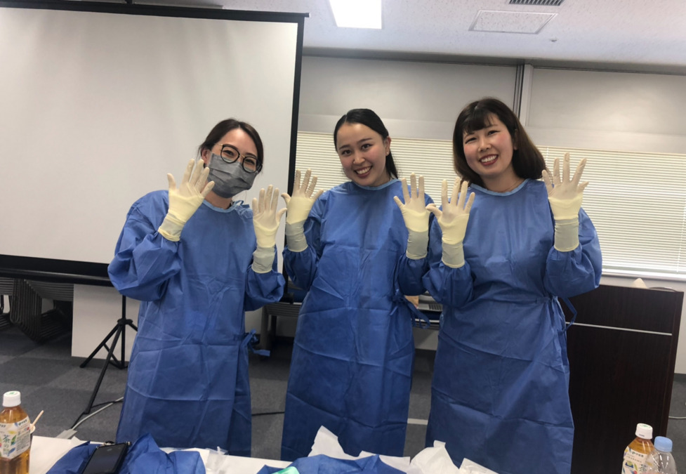 医療法人社団アスクラピア立川デンタルクリニック(歯科衛生士の求人)の写真4枚目:勉強会も楽しく全力で!