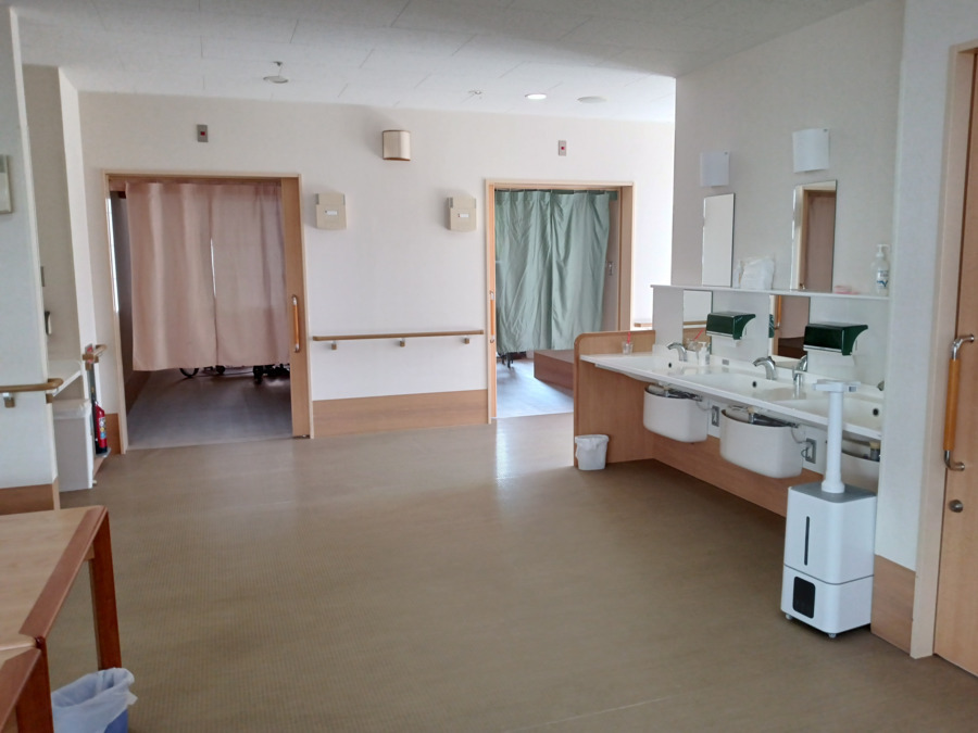 介護老人保健施設　リハビリホーム喜望峰の写真2枚目：床は畳敷きで転倒時の衝撃を和らげます
