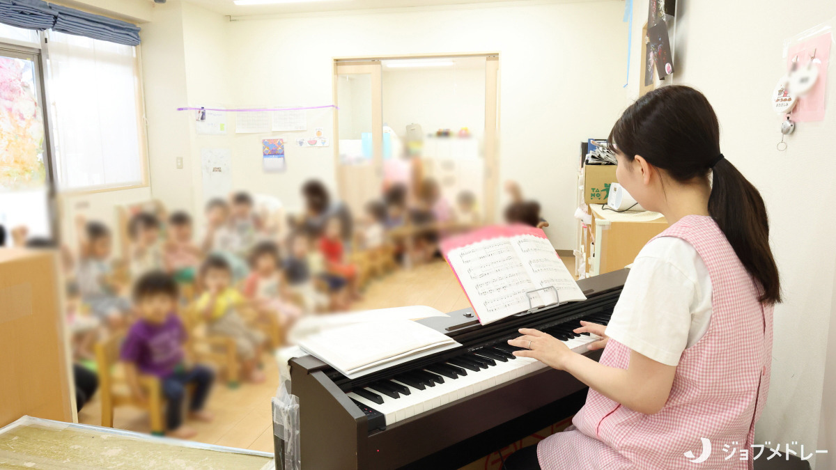 東三国サンフレンズ保育園（保育士の求人）の写真13枚目：音楽を通じて感性を育む時間です