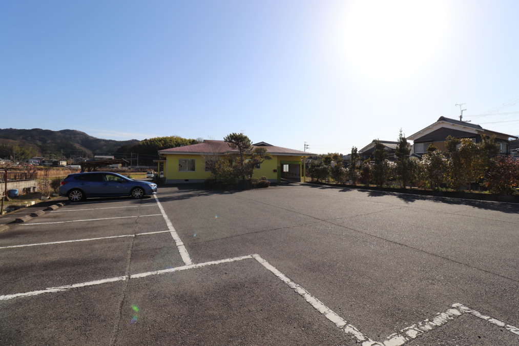 よしだ歯科医院（歯科技工士の求人）の写真14枚目：駐車場完備しています。車通勤可