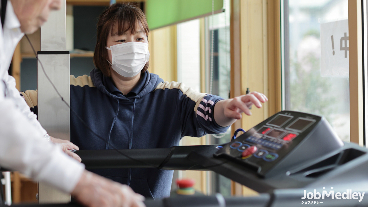 住宅型有料老人ホーム きらくの郷おとなりさんの写真2枚目：水分ケア、食事、排泄リズム調整と併せて、Pウォークを使用して歩くリハビリの実践。