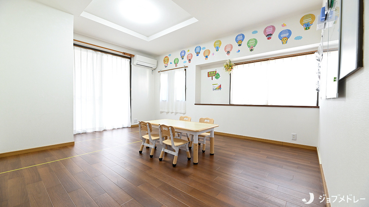株式会社Lino'a 【子ども発達支援 えだまめ】【2025年02月オープン】(保育士の求人)の写真6枚目:明るく広々とした空間です