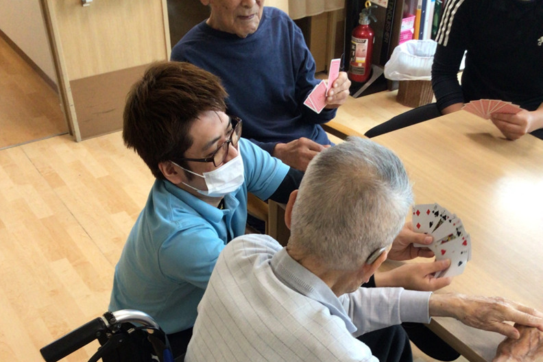 特別養護老人ホーム　上牧の郷（介護職/ヘルパーの求人）の写真5枚目：ご利用者様と真剣勝負。