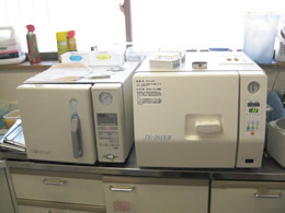 伊東歯科クリニック（歯科医師の求人）の写真4枚目：オートクレーブによる徹底した器具の滅菌消毒を行っています