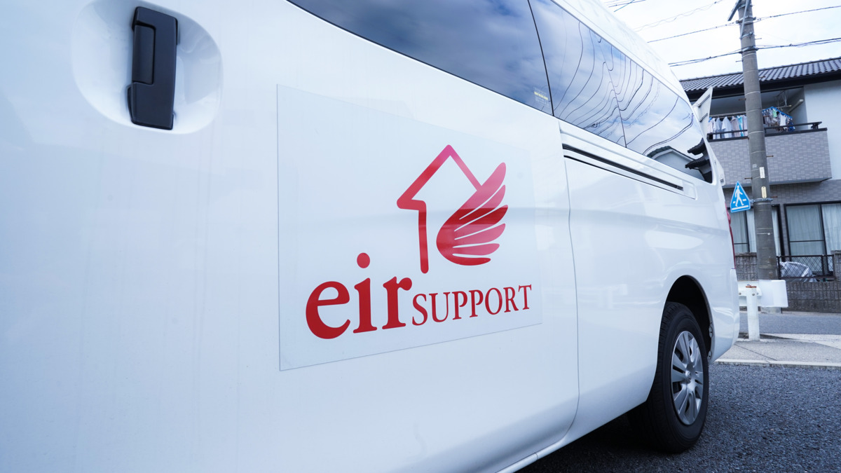 デイサービスエイル(介護事務の求人)の写真2枚目:ご利用者様をお迎えに行く送迎車です!