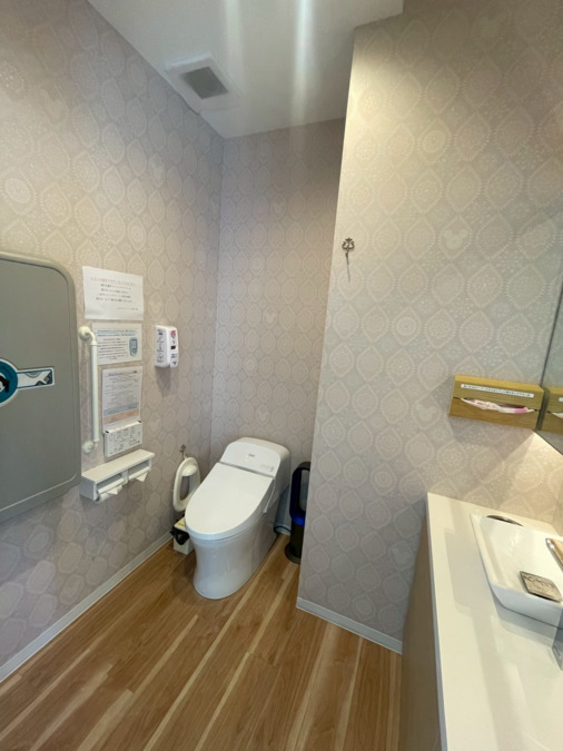 たまプラーザファミリー歯科(歯科衛生士の求人)の写真14枚目:患者様用トイレ