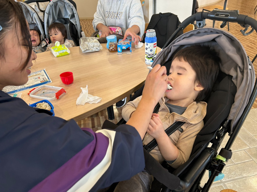 eキッズ居宅訪問保育 　（保育士の求人）の写真4枚目：遠足の様子