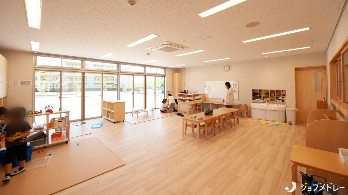 はなみずきこども園【2025年04月オープン】の写真9枚目：木のぬくもりがあふれる、あたたかな雰囲気です