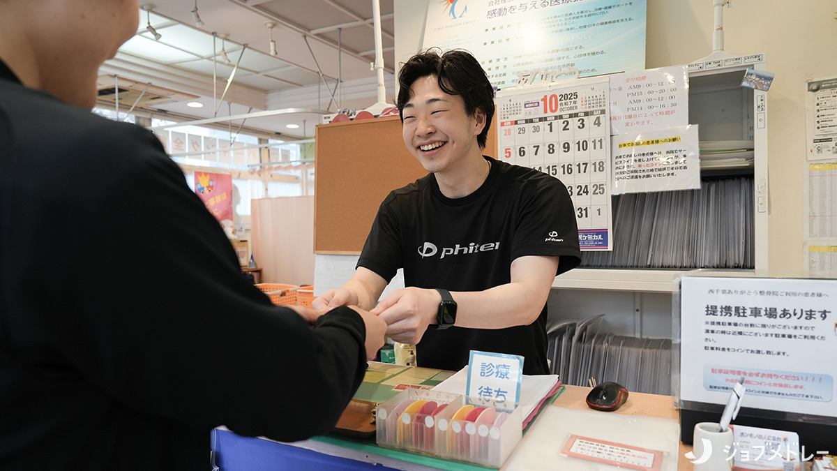 西千葉ありがとう整骨院（鍼灸師の求人）の写真4枚目：接客の様子です