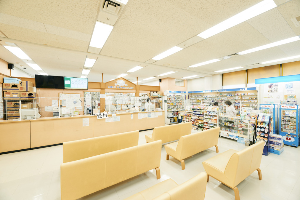 ミネ薬局南大沢店（薬剤師の求人）の写真2枚目：ミネ薬局南大沢店の内観