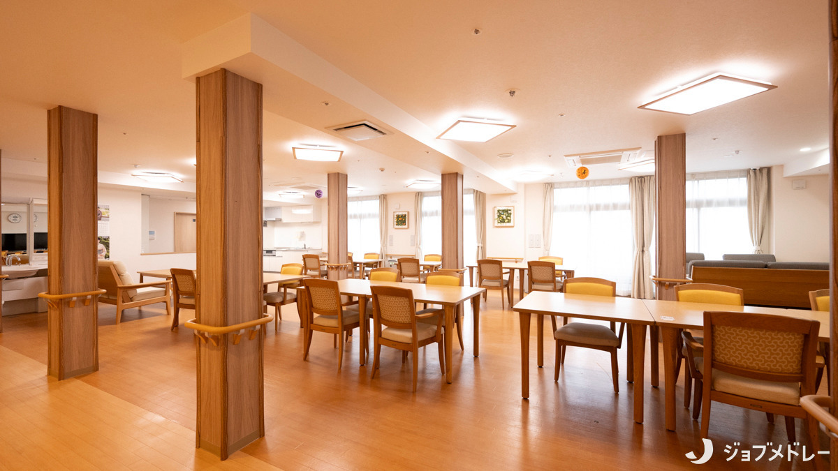 住宅型有料老人ホーム アミカの郷船橋塚田(介護職/ヘルパーの求人)の写真4枚目:ご利用者様も職員も双方が笑顔でいられる環境づくりを行っています