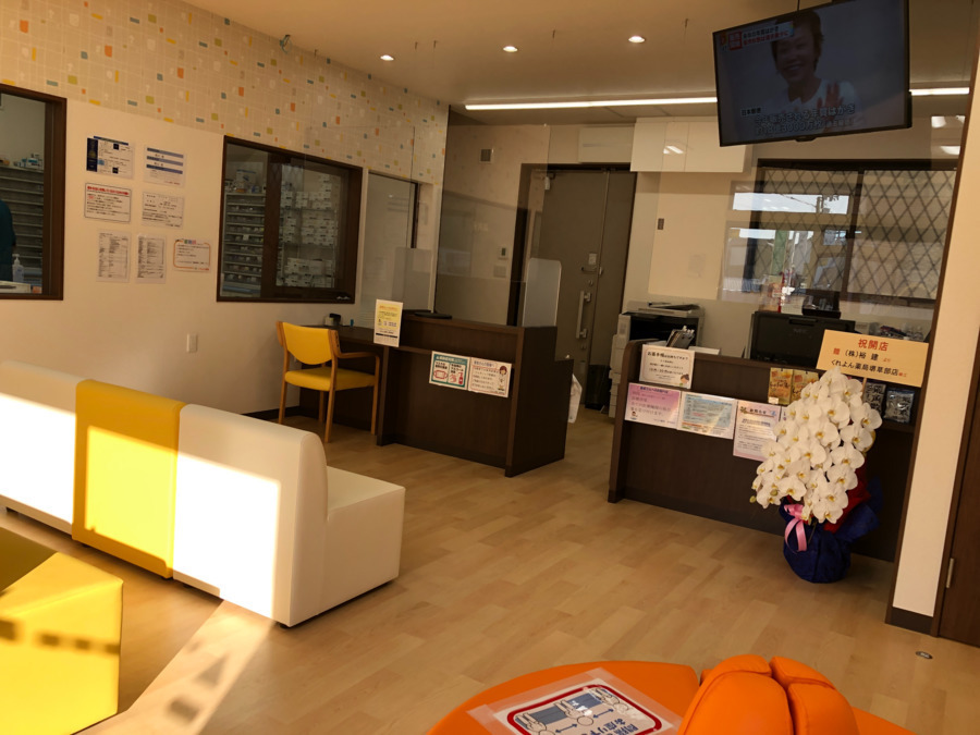くれよん薬局 堺草部店（薬剤師の求人）の写真3枚目：くれよん薬局 堺草部店の内観