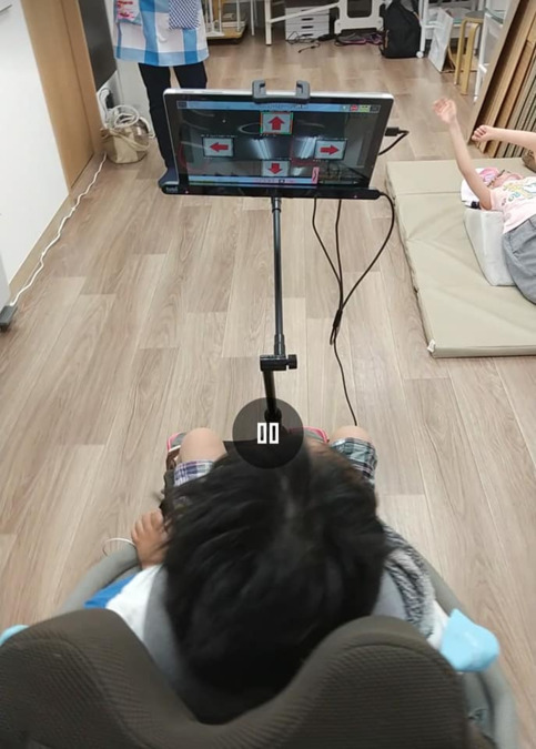 そらとわすくーるの写真10枚目：視線入力で移動もできます！