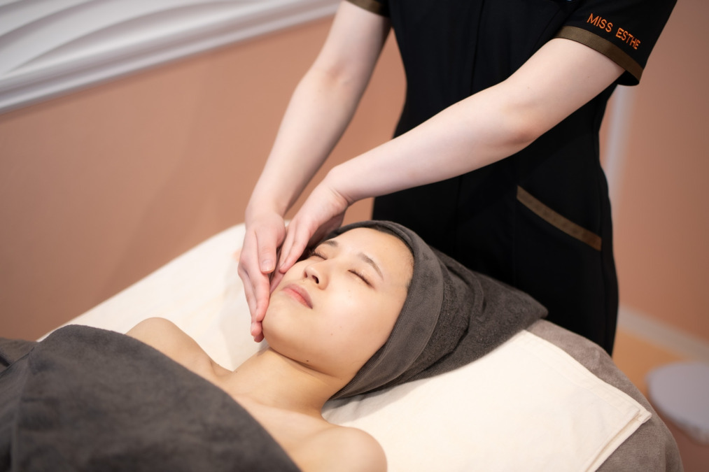 DAIYA BEAUTY LAB ダイヤビューティーラボの写真3枚目：未経験でも本格的なフェイシャル技術を学べます♪