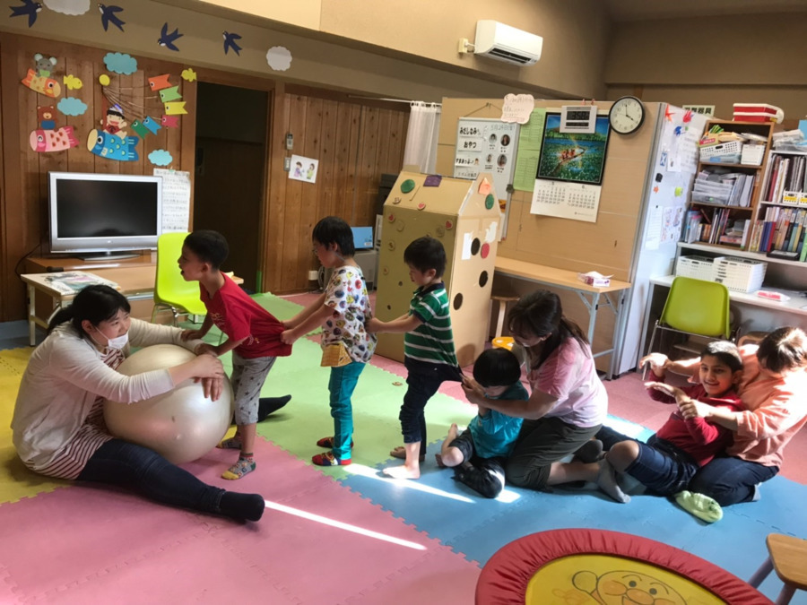 放課後等デイサービス すまいる(児童発達支援管理責任者の求人)の写真:皆で大きなかぶをやりました。
皆が参加できる楽しいイベントです。