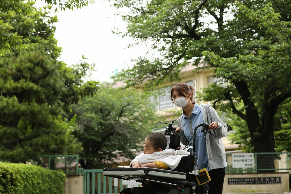 放課後等デイサービスつむぎの写真5枚目：車で１０分の場所に特別支援学校があります。車の添乗をお願いすることもあります。
