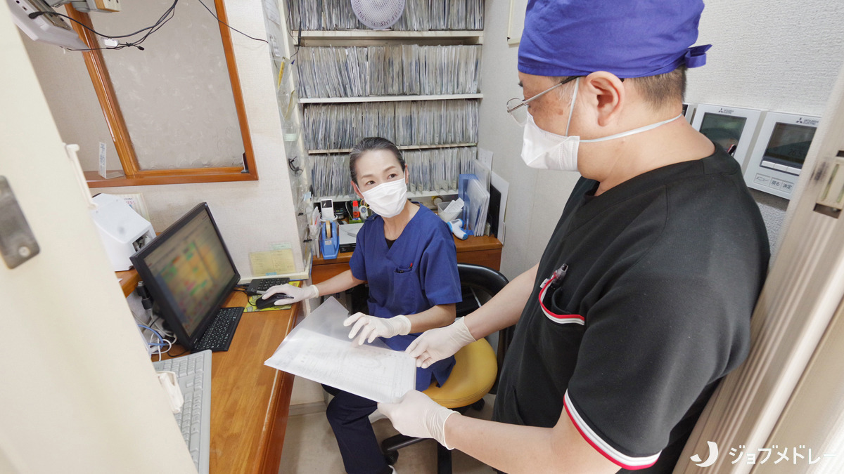 三上歯科医院（歯科衛生士の求人）の写真7枚目：スタッフ同士が助け合う職場です◎