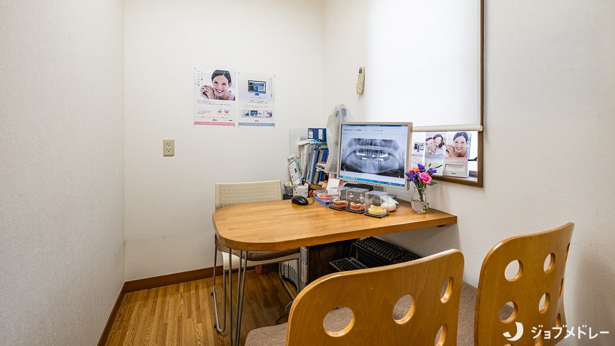 わたなべ歯科クリニック(歯科医師の求人)の写真8枚目:カウンセリングルームではトリートメントコーディネーターがお話をお伺いします