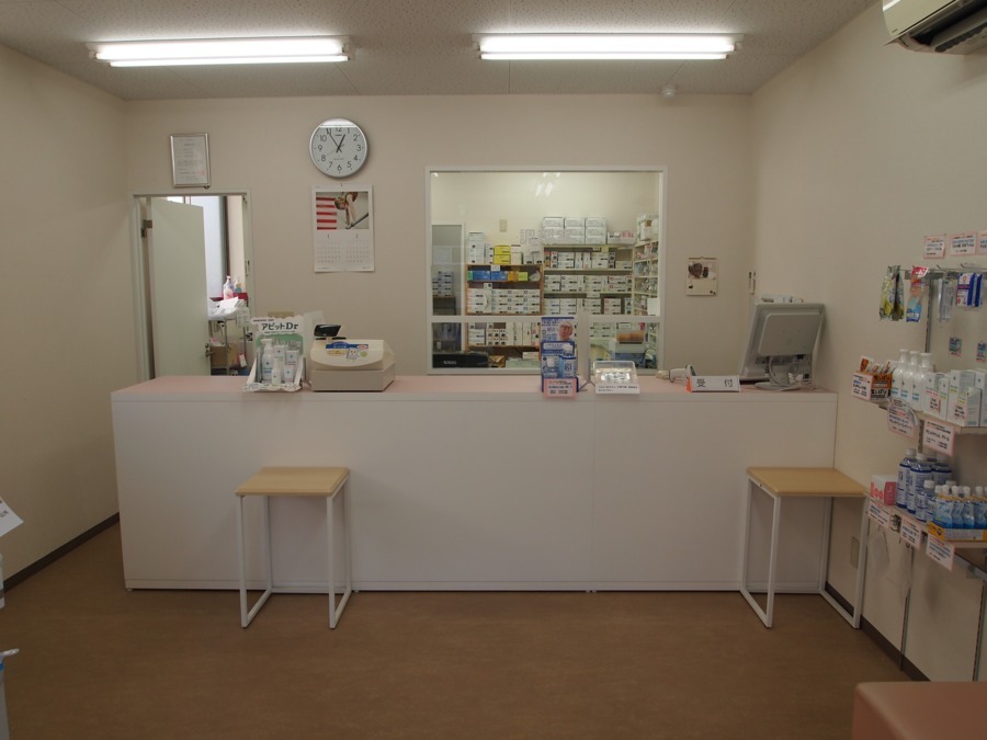 アクア薬局　牛浜店の写真4枚目：受付、投薬台