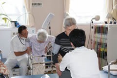 介護老人保健施設やくしの里の写真12枚目：リハ風景